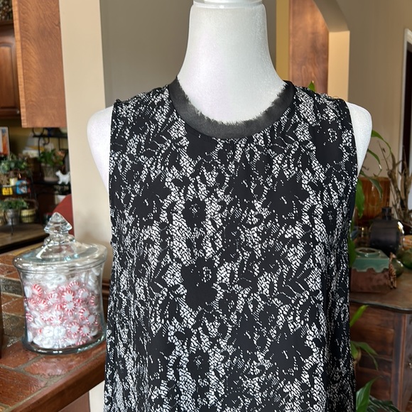 Who What Wear lace look sleeveless top szM - Picture 4 of 12